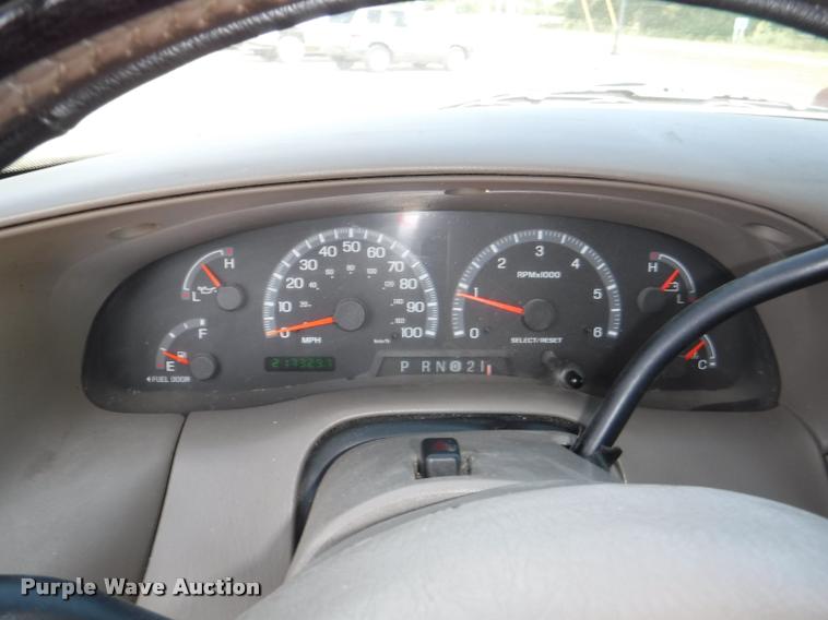 image for item DD0856 2002 Ford F150 XLT SuperCab pickup truck