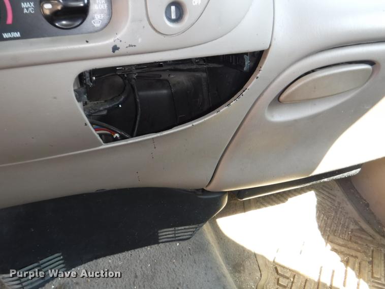 image for item DD0856 2002 Ford F150 XLT SuperCab pickup truck