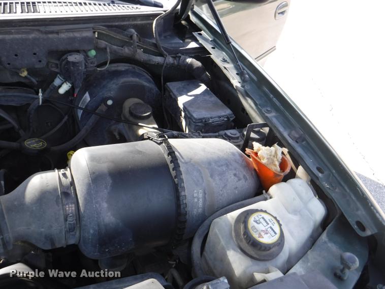 image for item DD0856 2002 Ford F150 XLT SuperCab pickup truck