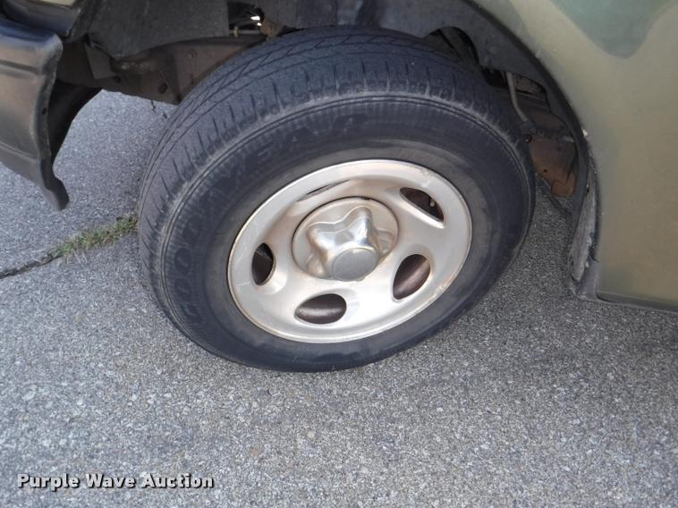 image for item DD0856 2002 Ford F150 XLT SuperCab pickup truck