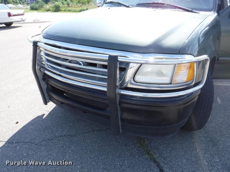 image for item DD0856 2002 Ford F150 XLT SuperCab pickup truck