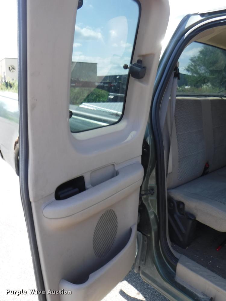 image for item DD0856 2002 Ford F150 XLT SuperCab pickup truck