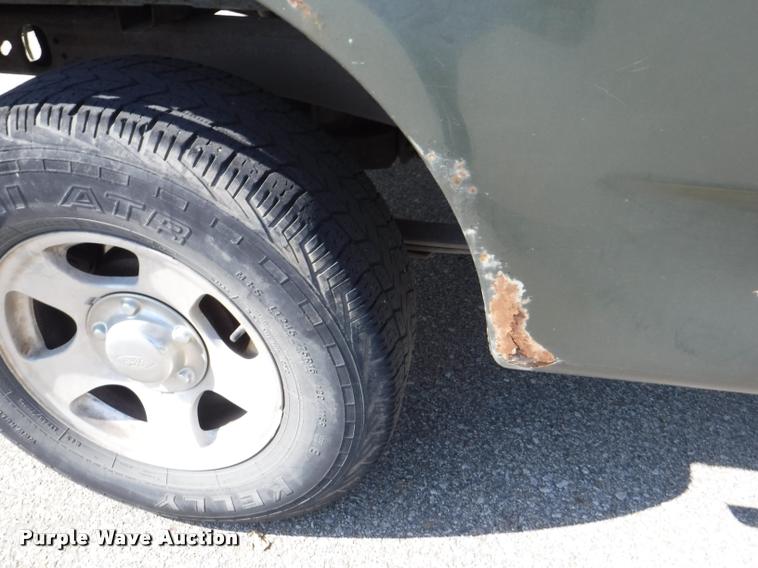 image for item DD0856 2002 Ford F150 XLT SuperCab pickup truck