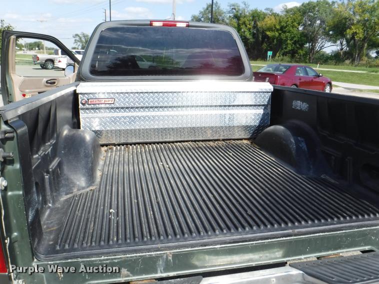 image for item DD0856 2002 Ford F150 XLT SuperCab pickup truck
