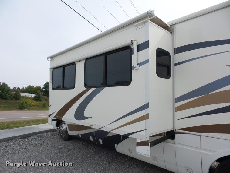 image for item DD1516 2005 National Dolphin RV