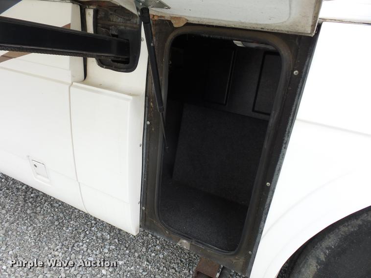 image for item DD1516 2005 National Dolphin RV