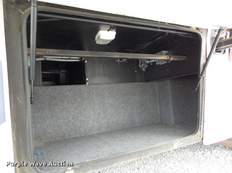 image for item DD1516 2005 National Dolphin RV