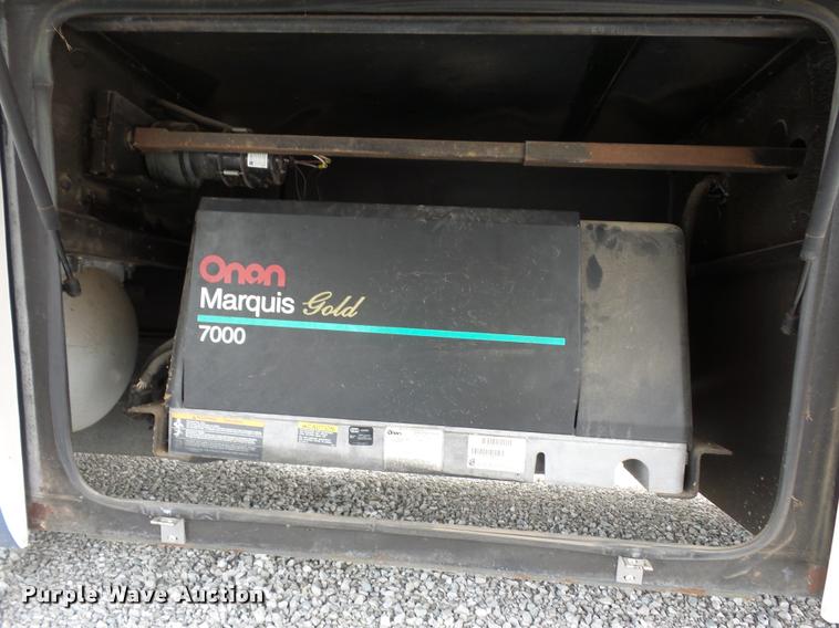 image for item DD1516 2005 National Dolphin RV