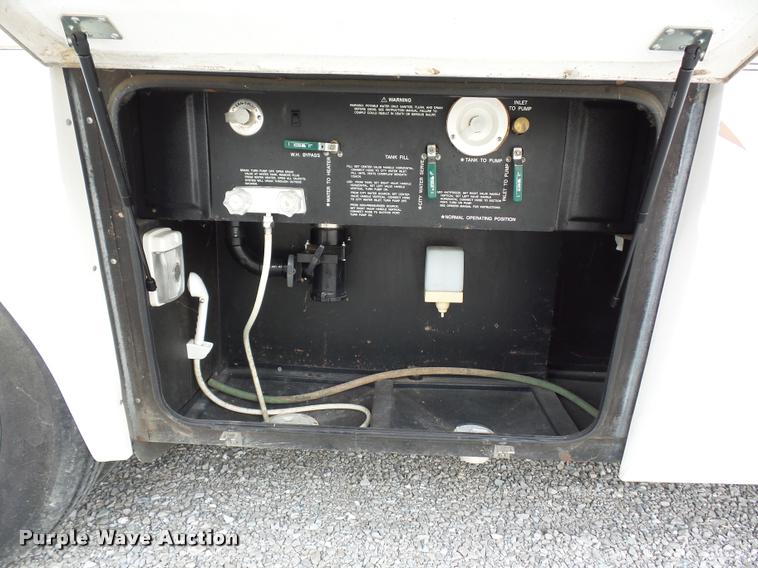 image for item DD1516 2005 National Dolphin RV