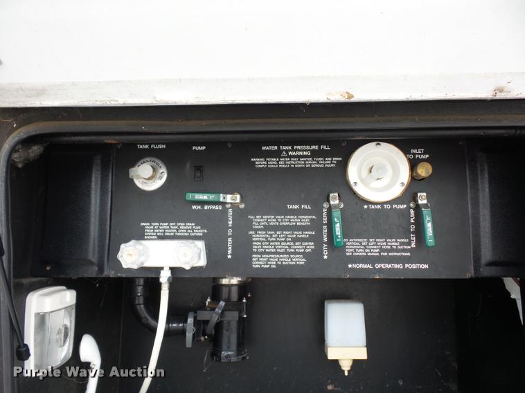 image for item DD1516 2005 National Dolphin RV