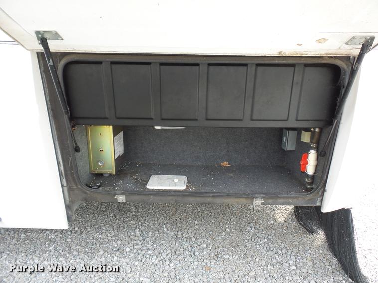 image for item DD1516 2005 National Dolphin RV