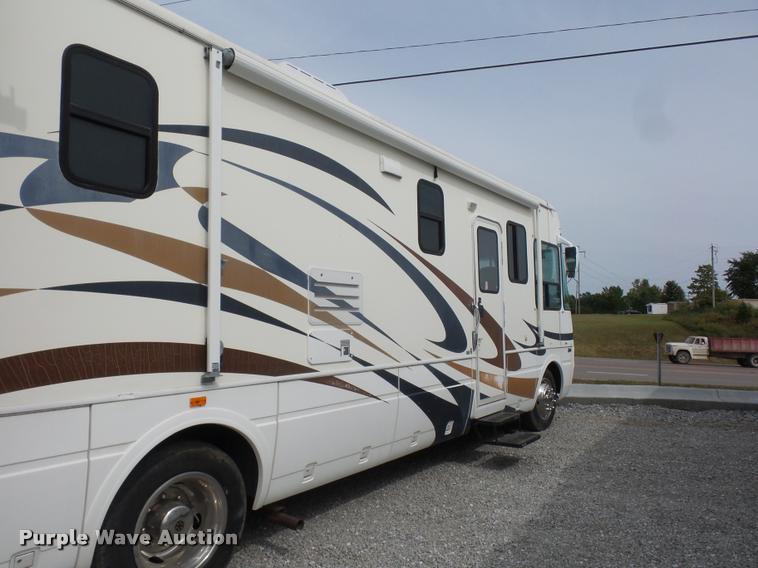 image for item DD1516 2005 National Dolphin RV