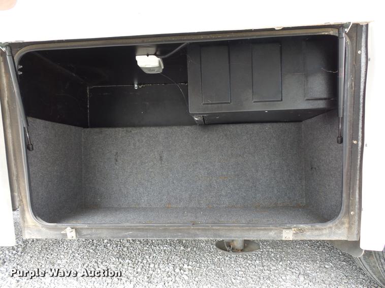 image for item DD1516 2005 National Dolphin RV