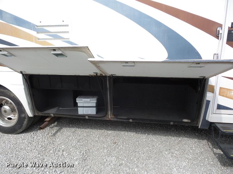 image for item DD1516 2005 National Dolphin RV