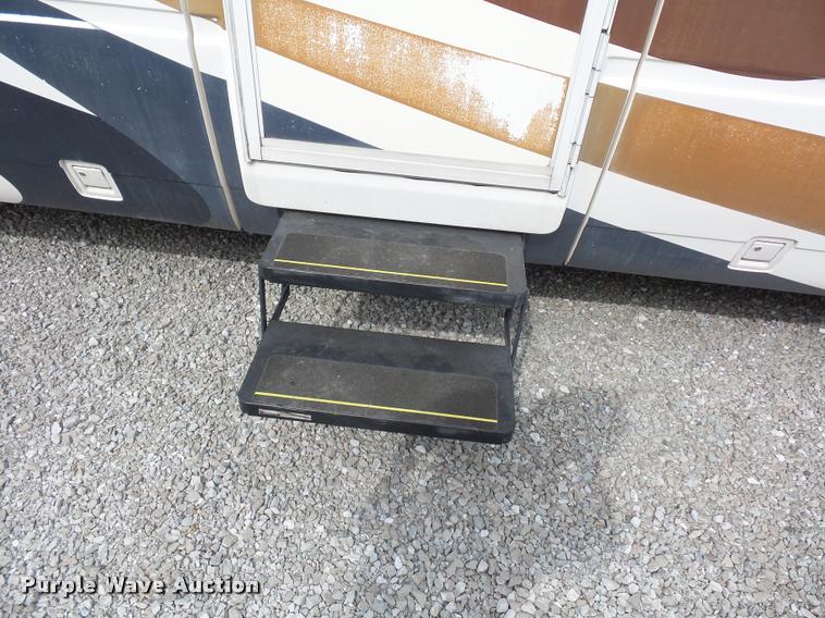 image for item DD1516 2005 National Dolphin RV