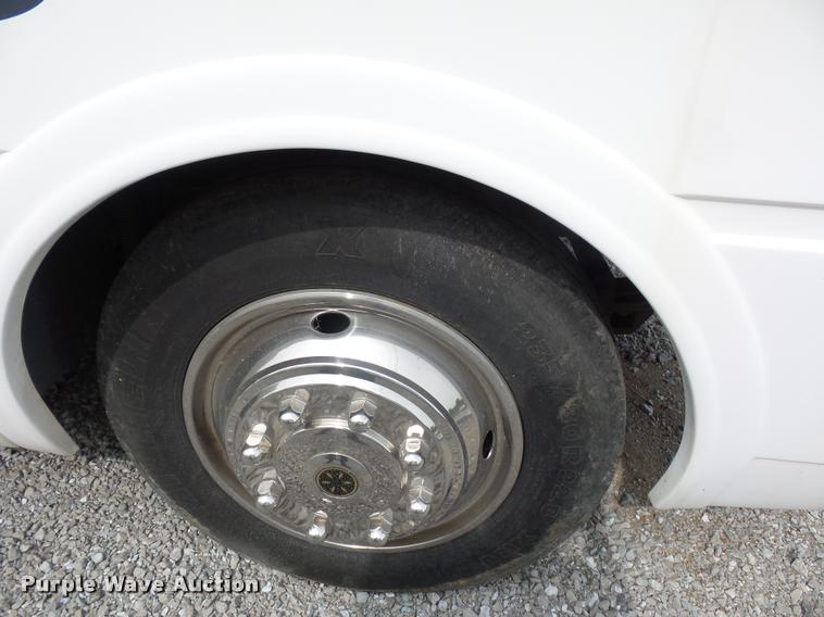 image for item DD1516 2005 National Dolphin RV