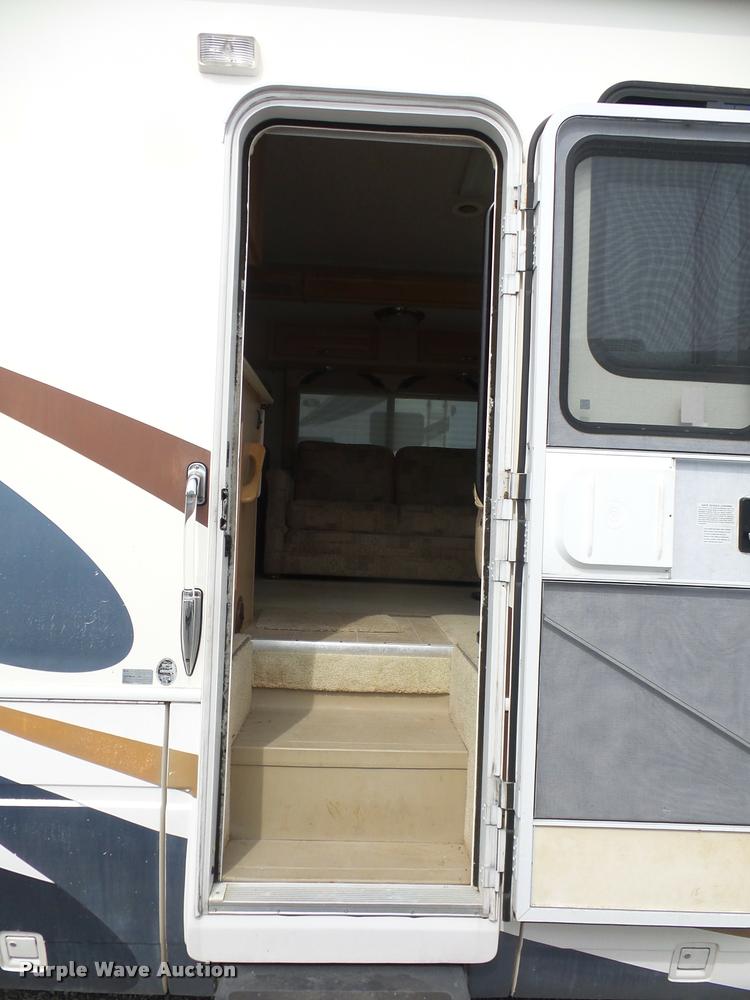 image for item DD1516 2005 National Dolphin RV