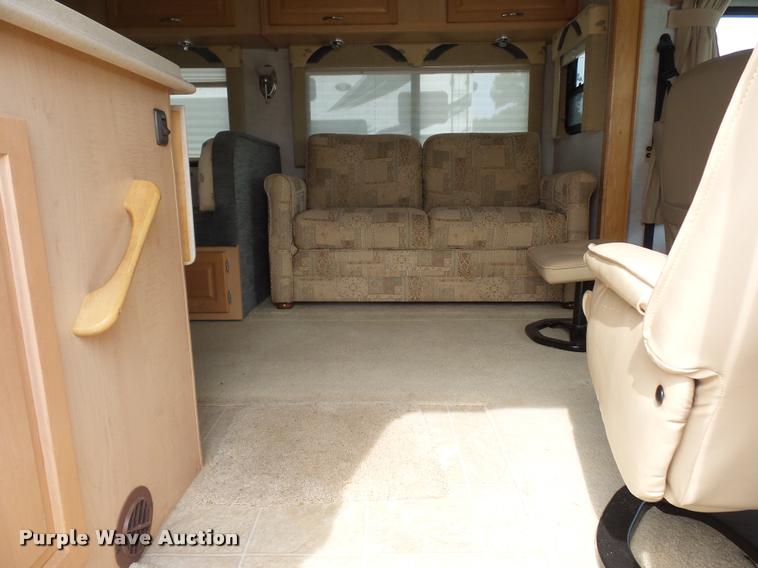 image for item DD1516 2005 National Dolphin RV