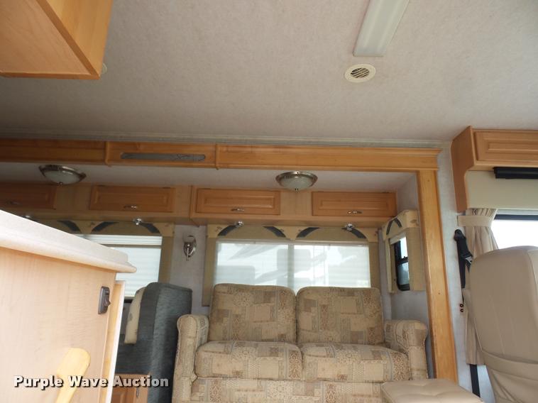 image for item DD1516 2005 National Dolphin RV