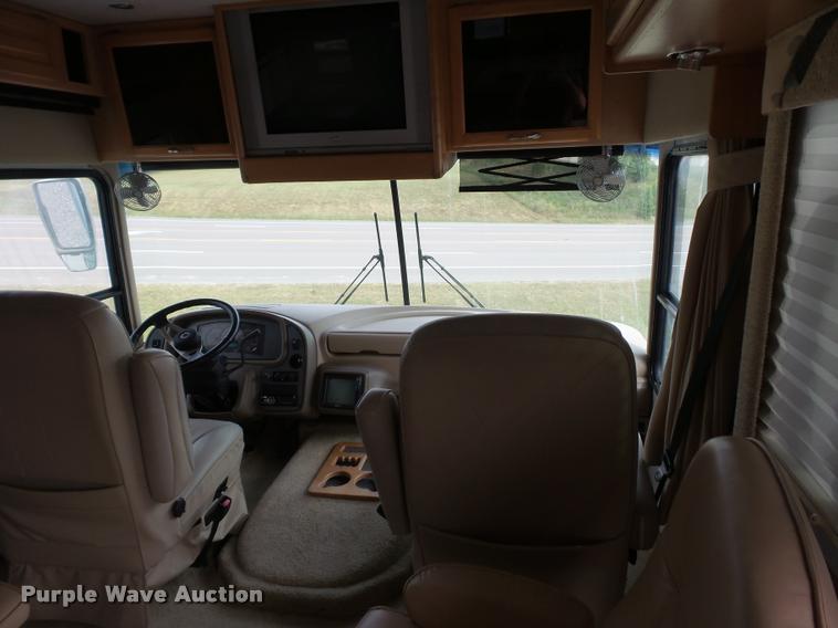 image for item DD1516 2005 National Dolphin RV