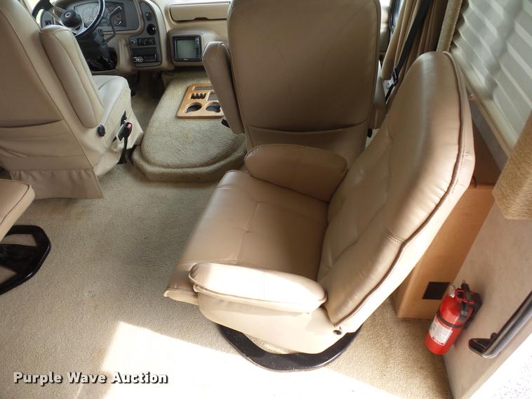 image for item DD1516 2005 National Dolphin RV