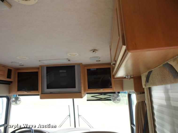 image for item DD1516 2005 National Dolphin RV