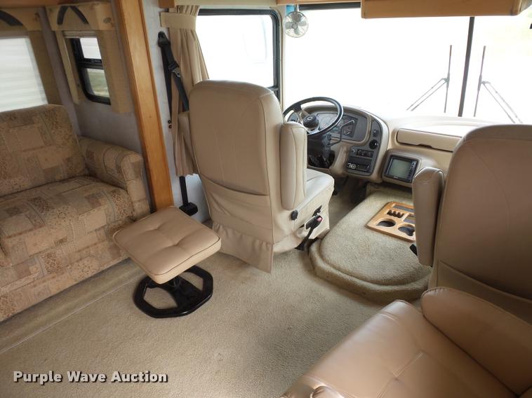 image for item DD1516 2005 National Dolphin RV