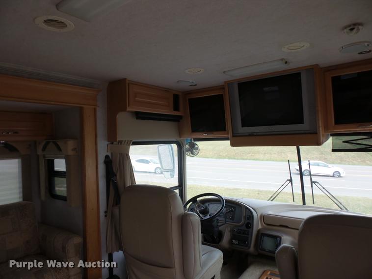 image for item DD1516 2005 National Dolphin RV