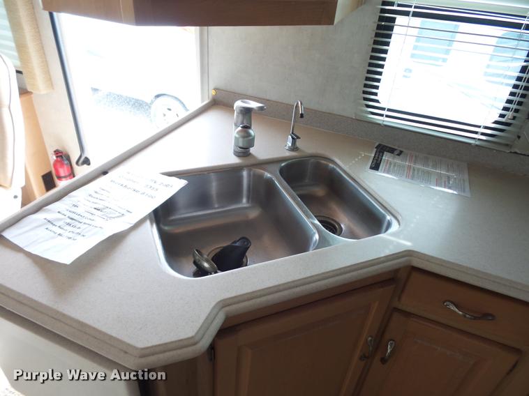 image for item DD1516 2005 National Dolphin RV