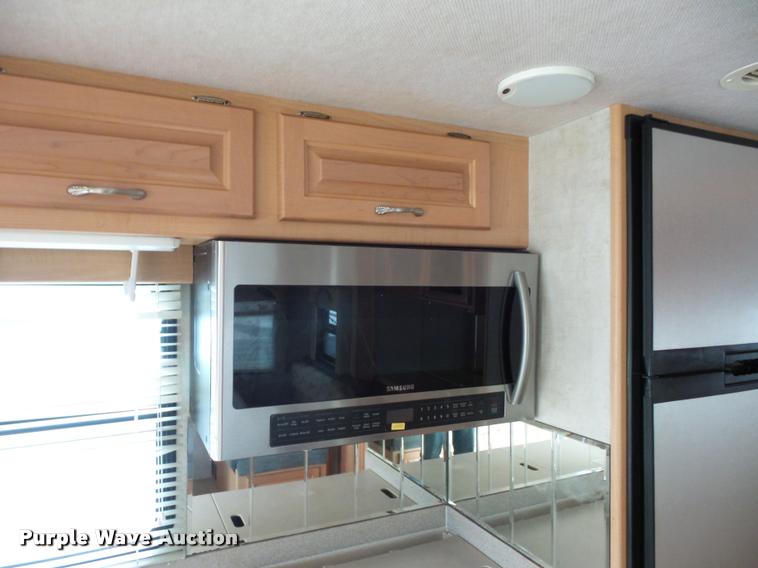 image for item DD1516 2005 National Dolphin RV