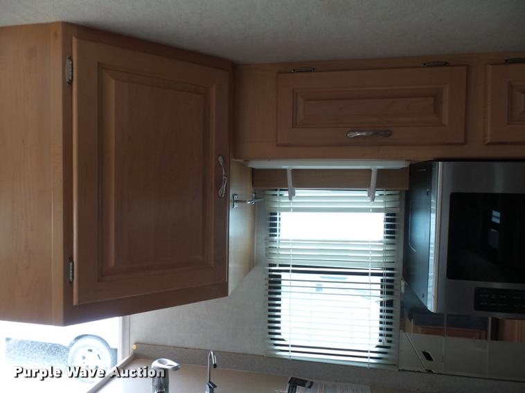 image for item DD1516 2005 National Dolphin RV