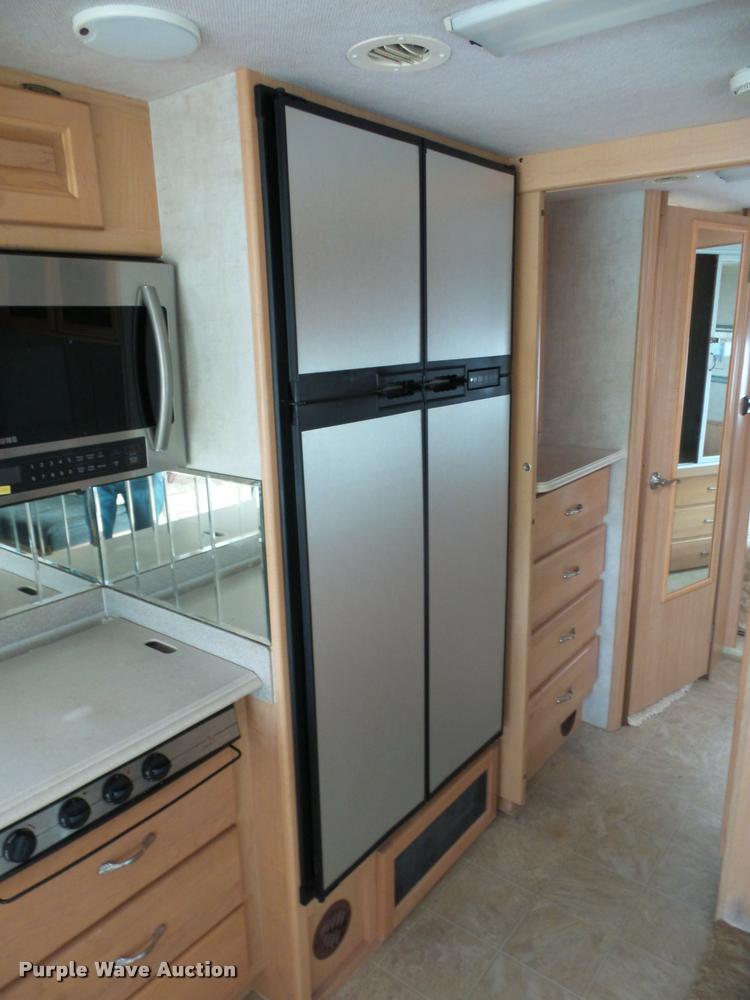 image for item DD1516 2005 National Dolphin RV