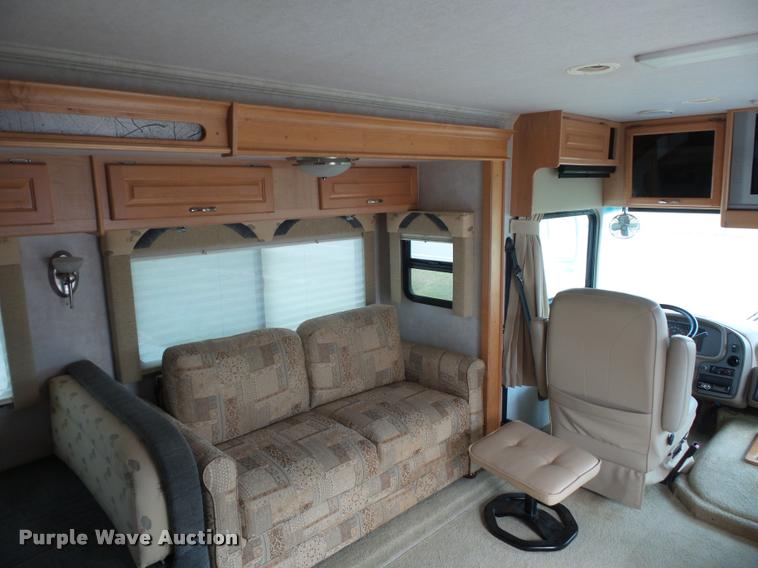 image for item DD1516 2005 National Dolphin RV