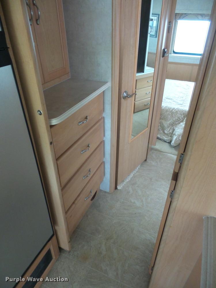 image for item DD1516 2005 National Dolphin RV