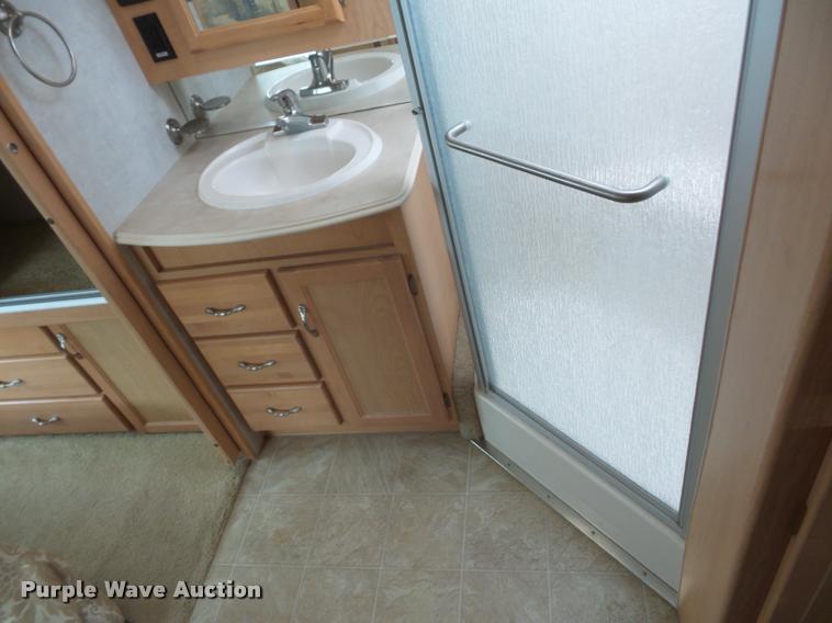 image for item DD1516 2005 National Dolphin RV