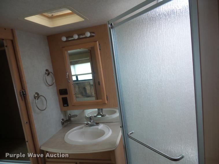 image for item DD1516 2005 National Dolphin RV