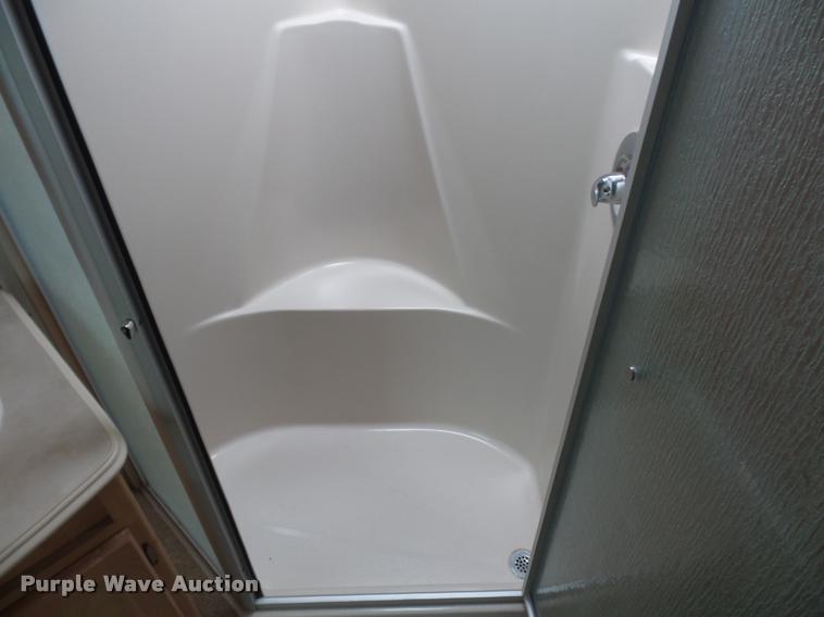 image for item DD1516 2005 National Dolphin RV