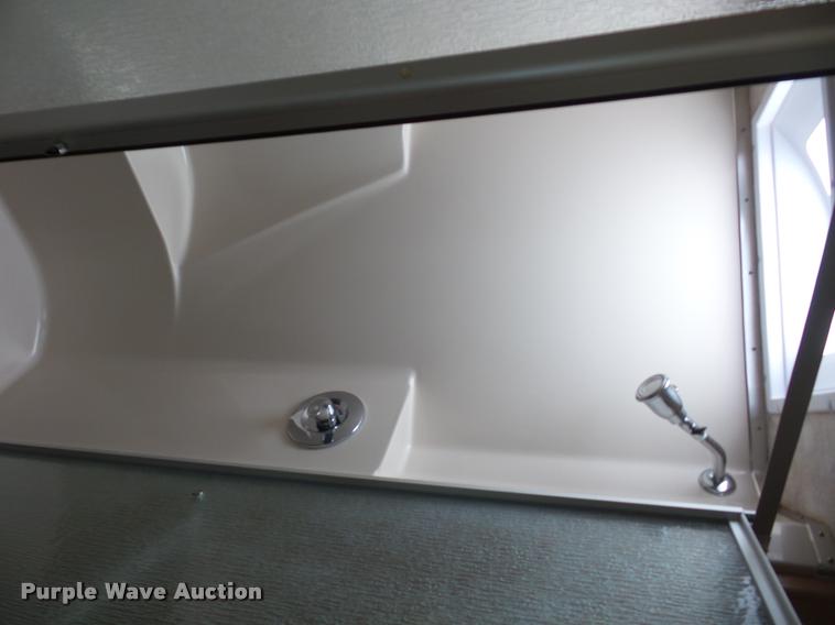 image for item DD1516 2005 National Dolphin RV