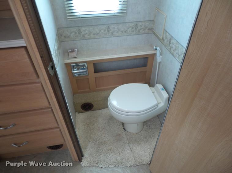 image for item DD1516 2005 National Dolphin RV