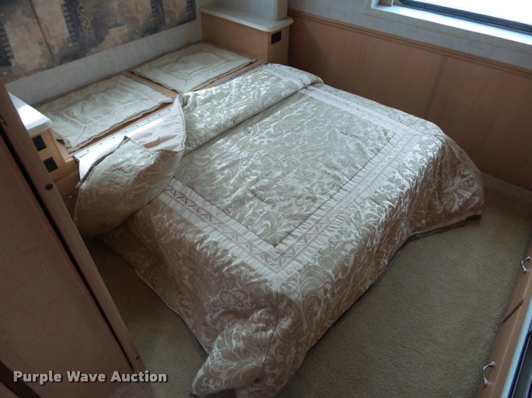 image for item DD1516 2005 National Dolphin RV