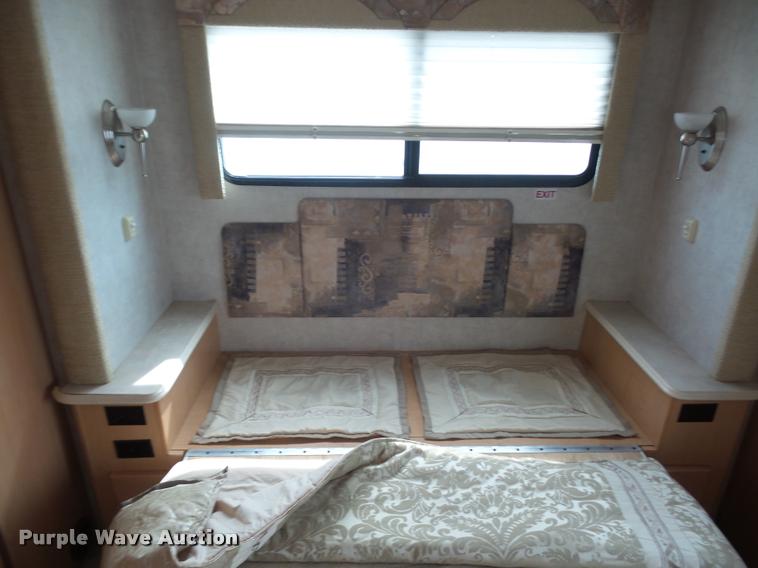 image for item DD1516 2005 National Dolphin RV