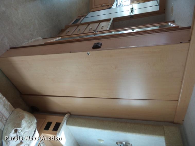 image for item DD1516 2005 National Dolphin RV