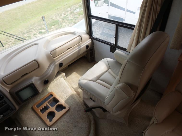 image for item DD1516 2005 National Dolphin RV