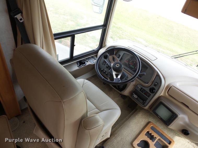 image for item DD1516 2005 National Dolphin RV