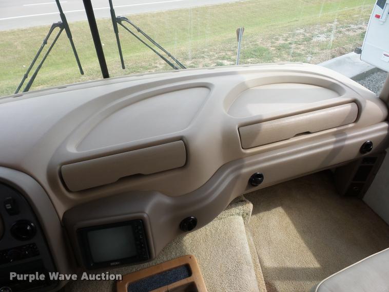 image for item DD1516 2005 National Dolphin RV