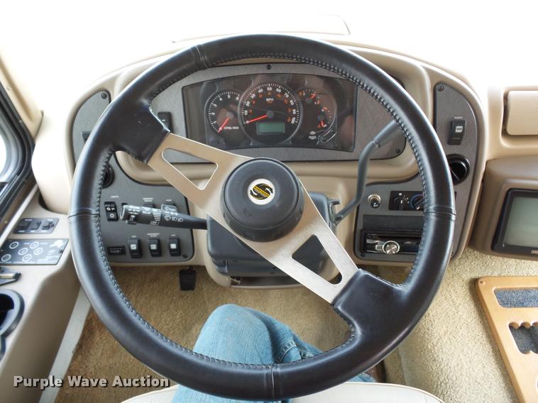 image for item DD1516 2005 National Dolphin RV