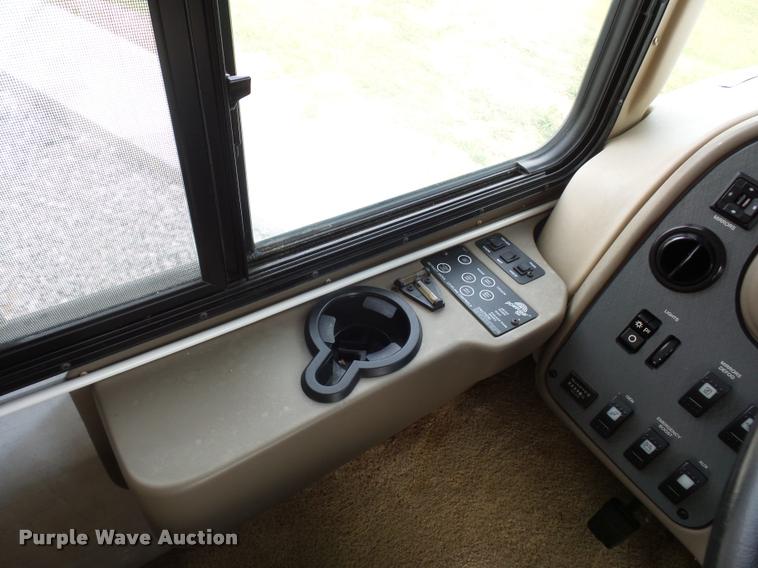 image for item DD1516 2005 National Dolphin RV