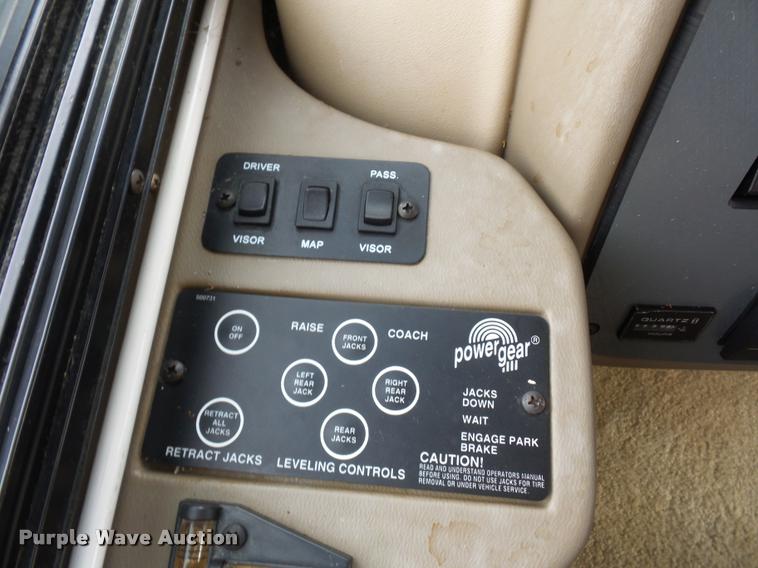 image for item DD1516 2005 National Dolphin RV