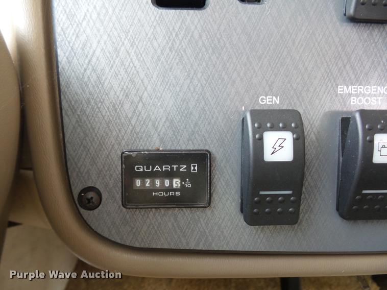 image for item DD1516 2005 National Dolphin RV