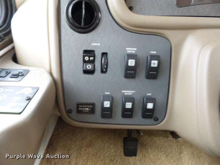 image for item DD1516 2005 National Dolphin RV